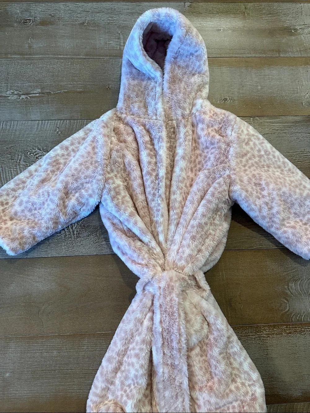 Cozy Hooded Kids Plush Robe in Light Pink Leopard